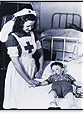 Infirmire et jeune patient, Junior Red Cross Hospital, Calgary (Alberta) vers 1935 Glenbow Archives, Calgary (Alberta) (NA-2903-40)