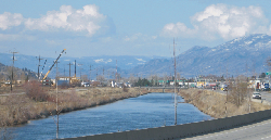 The Okanagan River at Penticton. This is the main river of the Okanagan Valley. Not very big! (R.J.W. Turner, GSC 2006-151)