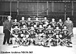 Photo de l'quipe de hockey du pensionnat autochtone St. Paul, ? Lethbridge, en Alberta