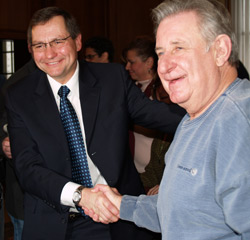 Premier-Designate Stelmach (L) and Premier Klein (R) shake hands