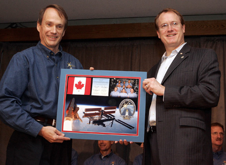 Parliamentary Secretary to the Minister of Industry, Colin Carrie, Meets with Astronaut Steve MacLean