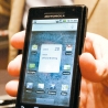Motorola propose aussi sa déclinaison d’appareils fonctionnant dans l’univers d’Android.  Ci-dessus, le lancement, en octobre dernier, du Droid, qui roule sous Android, le système d’exploitation de Google qui voudrait aller encore plus loin en faisant fabriquer son propre appareil.