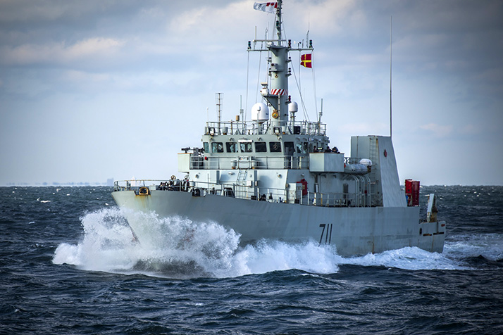 Her Majesty’s Canadian Ship Summerside approaches Her Majesty’s Canadian Ship Glace Bay during a resupply at sea in the Atlantic Ocean during Exercise BOLD ALLIGATOR on October 26, 2017. Photo: Corporal Trevor Matheson, 14 Wing Imaging GD08-2017-0639-001