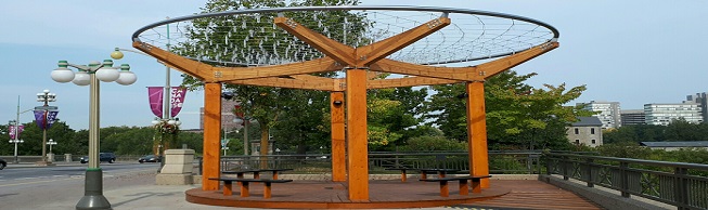 Le Rondeau, par Manuel A. Baez et Charlynne Lafontaine, sur la plaza du pont du Portage.